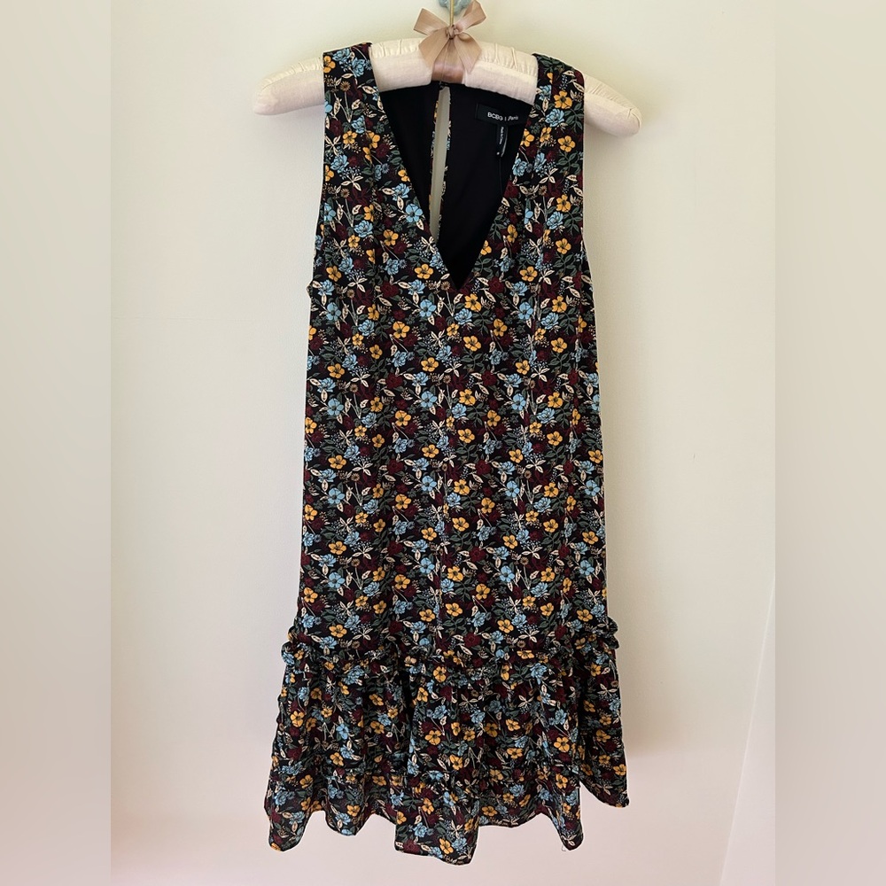 BCBG Paris Floral Midi Dress with Pockets
Size: XS (0-2)
NWT